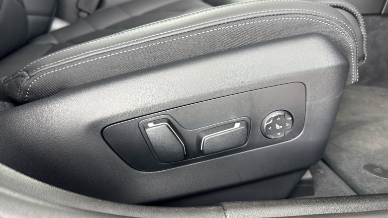 BMW 5 Series 550e xDrive M Sport Pro 4dr Auto [Tech+/Comfort+] Saloon